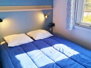 2 bedrooms, free WiFi - Mobile home with terrace for 4 people (Collias)