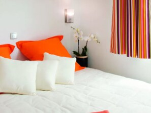 2 bedrooms, free WiFi - Mobile home with terrace for 6 people (Sandrans)