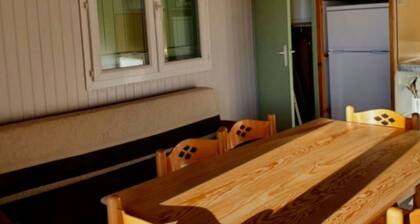 Chalet confortable avec terrasse, idéal pour 6 personnes