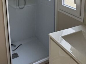 Bathroom - Mobile home for 6 with terrace (Lamontjoie)