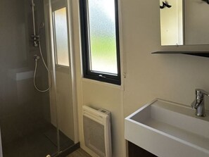 Bathroom - Mobile home 34m² with terrace for 6 people, Charlieu (Charlieu)