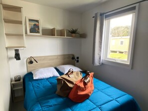 2 bedrooms, free WiFi - Comfortable mobile home for 4 with terrace (Dolus-d'Oléron)