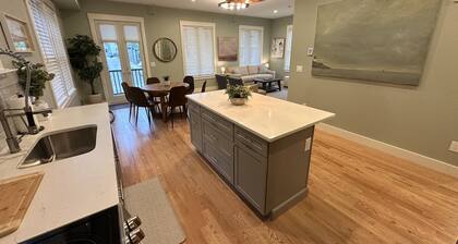 Brand New! 2 Bed W/ Private Deck 2 Bedroom Apts