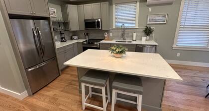 Brand New! 2 Bed W/ Private Deck 2 Bedroom Apts