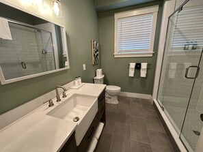 Apartment, 2 Bedrooms | Bathroom | Towels, shampoo - Brand New! 2 Bed W/ Private Deck 2 Bedroom Apts (Newport)