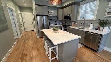 Căn hộ, 2 phòng ngủ | Bếp riêng | Tủ lạnh, lò nướng, dụng cụ pha cà phê/trà, lò nướng bánh mì