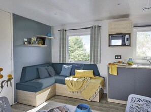 Interior - 3-Bedroom Mobile Home with Terrace in Saint-Julien-en-Born (Saint-Julien-en-Born)