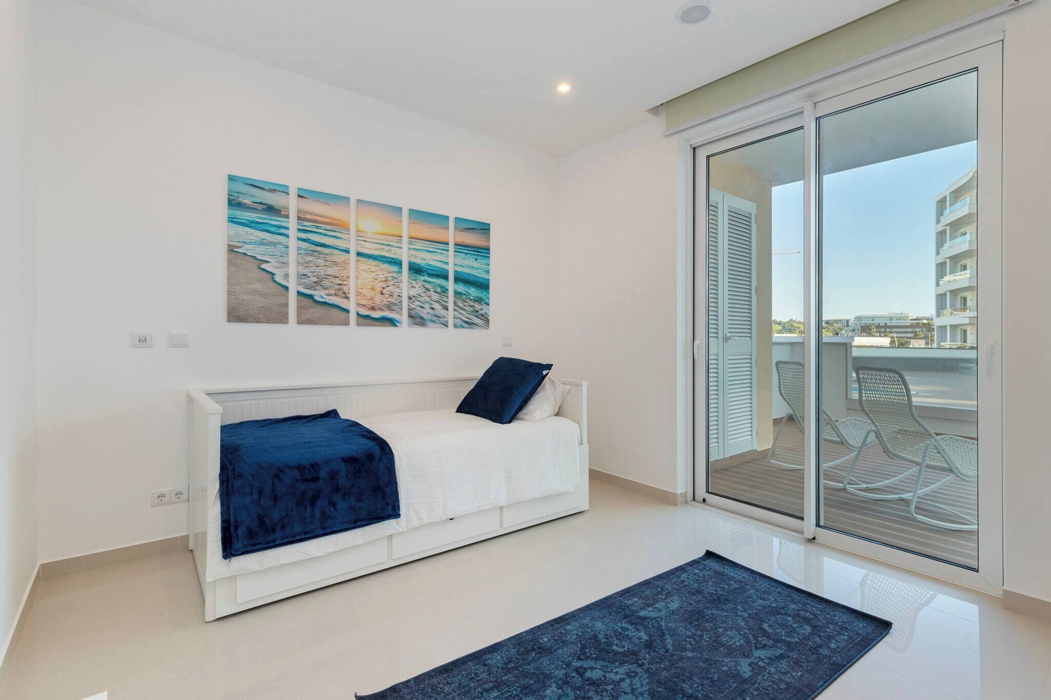 3 bedrooms, in-room safe, iron/ironing board, free WiFi