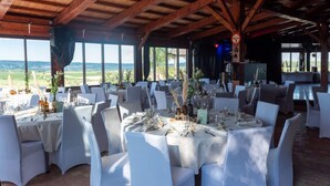 An outdoor dining area with tables set for a meal, large windows offering a view of the landscape, and a rustic wooden ceiling. - Mobile Home 5 pers, Terrace at La Rouquette (Calvisson)
