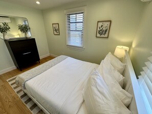 Apartment, 2 Bedrooms - Downtown Newport Townhouse 2 Br/1.5 Bath/parking 2 Bedroom Apts (Newport)