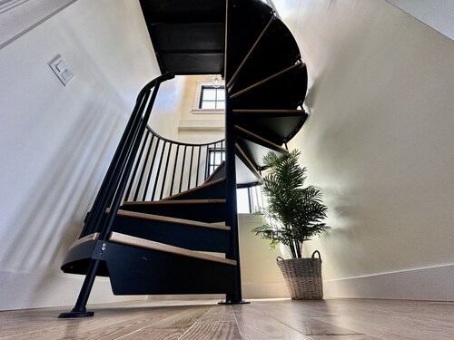 Downtown Newport Townhouse 2 Br/1.5 Bath/parking 2 Bedroom Apts