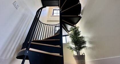 Downtown Newport Townhouse 2 Br/1.5 Bath/parking 2 Bedroom Apts