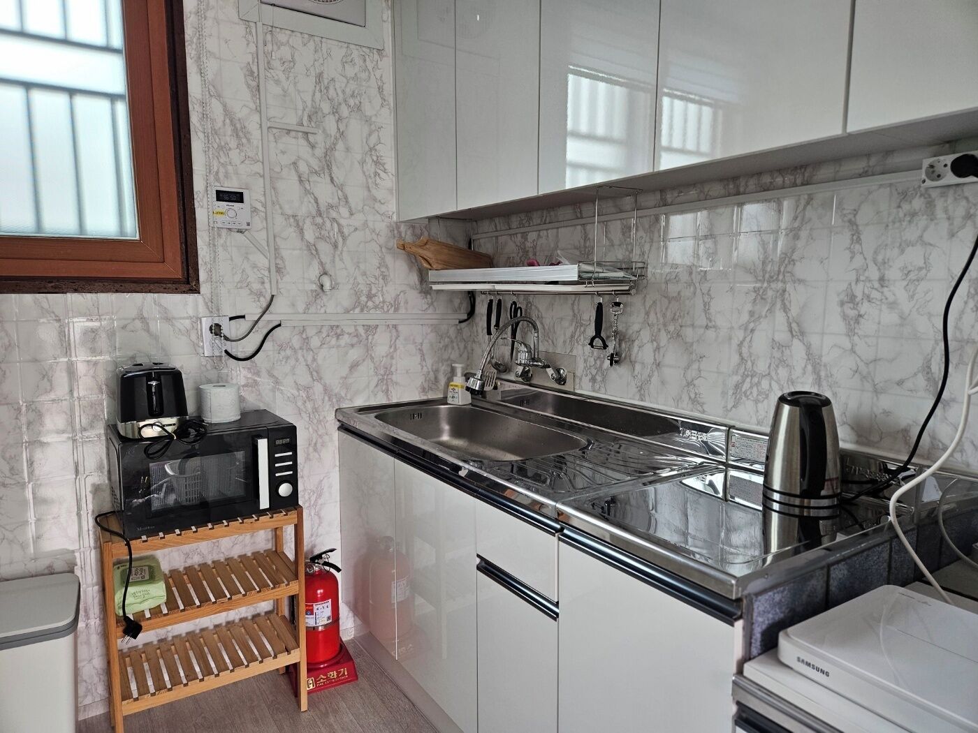 Duo | مطبخ خاص | ثلاجة/مجمد بحجم كبير، ميكروويف، موقد طهي مسطح، ماكينة لصنع الإسبريسو