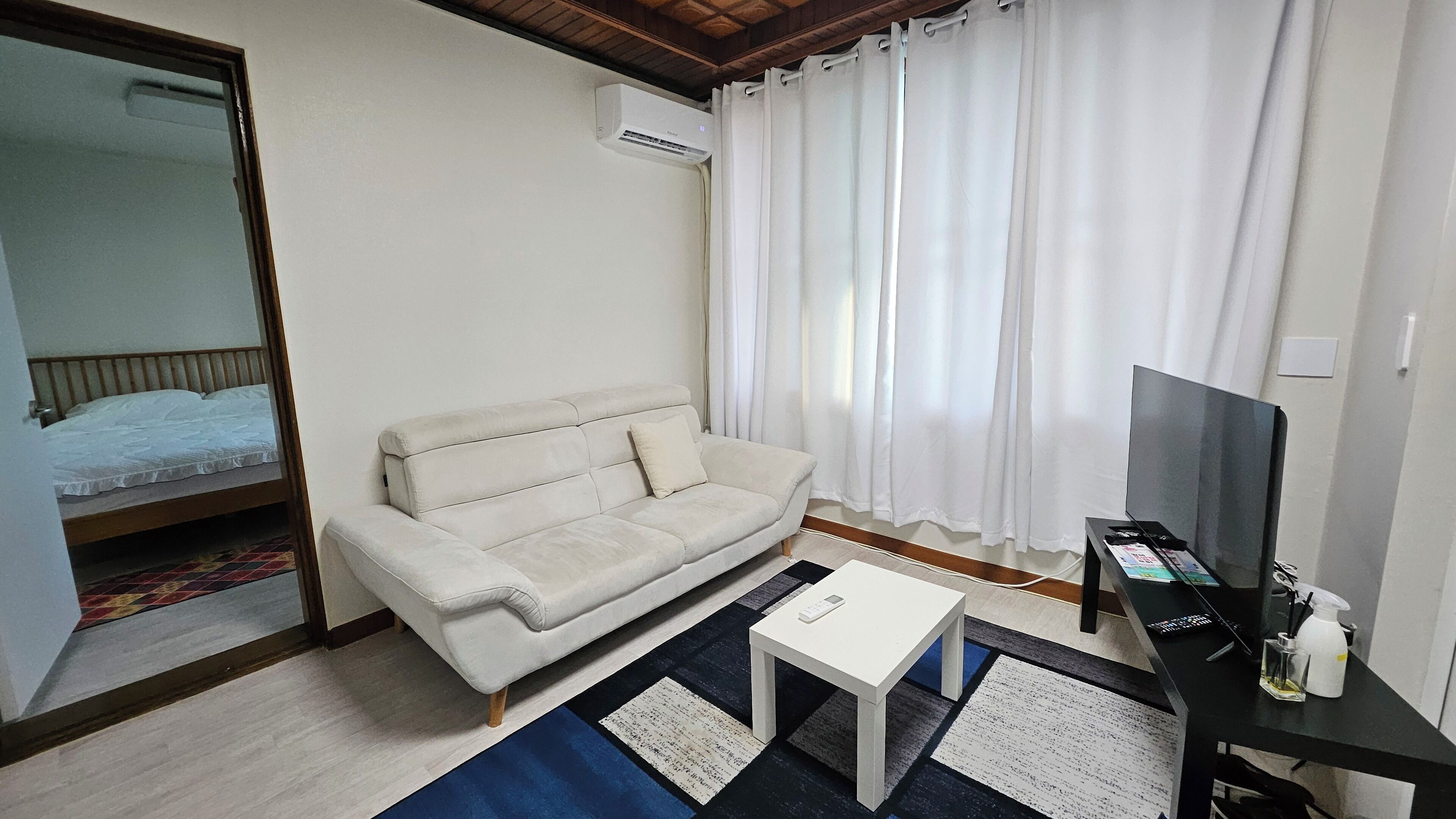 Duo | Area soggiorno | Smart TV 45 pollici con canali via cavo