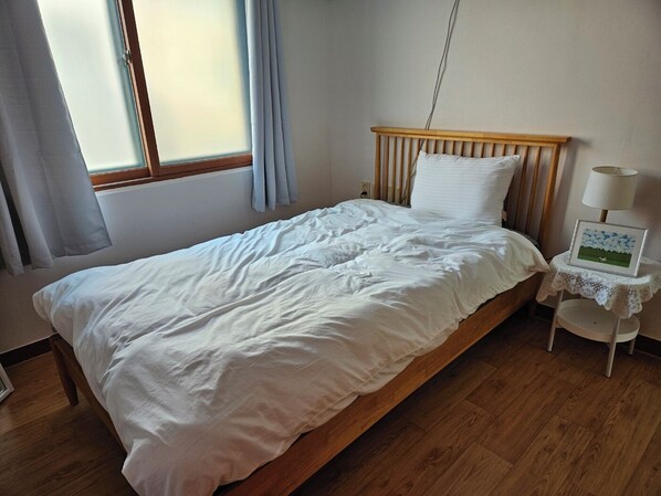 Premium bedding, down duvets, blackout curtains, iron/ironing board - TOV STAY (Pyeongtaek-si)