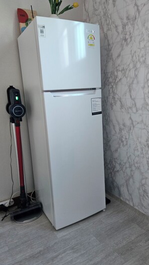 Premium bedding, down duvets, blackout curtains, iron/ironing board - TOV STAY (Pyeongtaek-si)