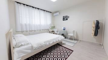 Duo | Premium bedding, down comforters, laptop workspace, blackout drapes