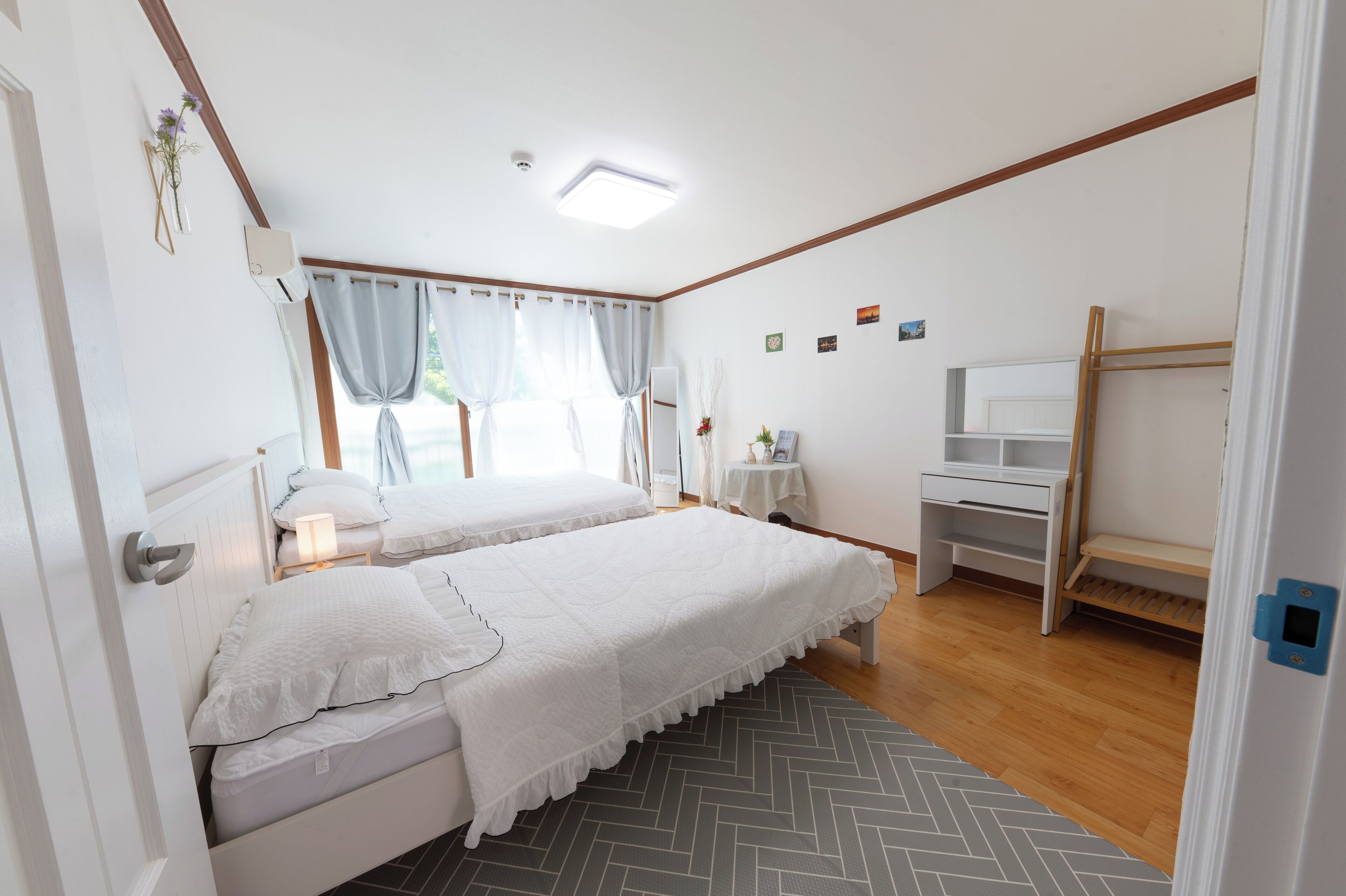 Family Bungalow, Kitchen, Garden View | Premium bedding, down duvets, laptop workspace, blackout curtains