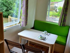 Dining - Mobil-Home PMR with Terrace - 4 Guests (Nibelle)