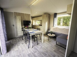 Interior - Mobile home with terrace in Saint-Coulomb (Saint-Coulomb)
