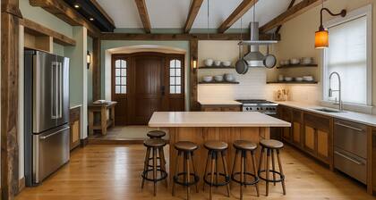 Magical Post And Beam Loft Downtown Newport! 2 Bedroom Apts