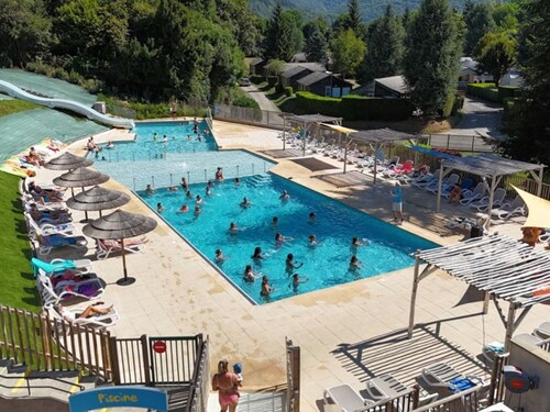 Spacious Chalet for 8 with Terrace