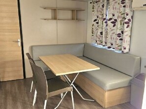 Dining - Mobile home for 6 with terrace in Charlieu (Charlieu)