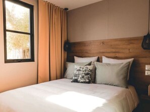 6 bedrooms, free WiFi - Comfort for 12: Dual Mobile Homes with Terrace (Mézos)