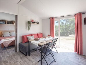 Dining - Accessible Mobile Home 4 ppl with Terrace (La Grande-Motte)