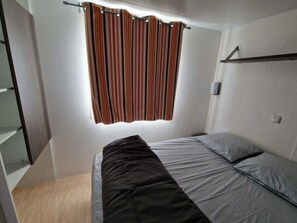 3 bedrooms, free WiFi - Mobile home with terrace in Saint-Geniez-d'Olt, sleeps 6 (Saint-Geniez-d'Olt)