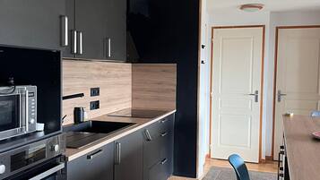 Réfrigérateur, micro-ondes, four, lave-vaisselle