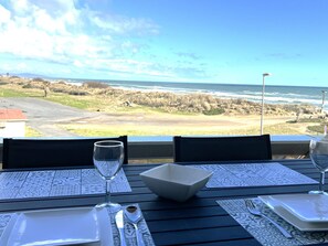 Outdoor dining - Air-conditioned studio with parking in Cap d'Agde (Cap d'Agde)