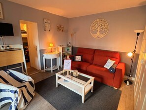 TV - Studio in Cabourg with direct beach access and private parking (Cabourg)