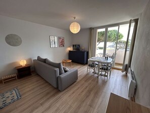 TV - Studio with Cabins - Sleeps 4 - Parking - Close to Beach (Saint-Hilaire-de-Riez)