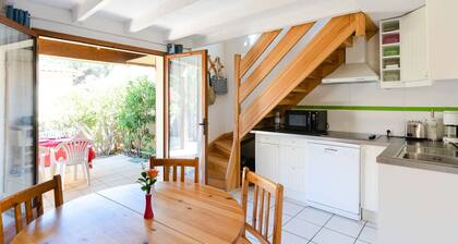 5-Sleeper Lodge with Pool in Gruissan