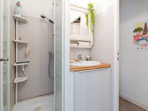 Hair dryer - Charming Renovated T2 Near Beach with WIFI Included (Narbonne-Narbonne Plage-Narbonne Plage)