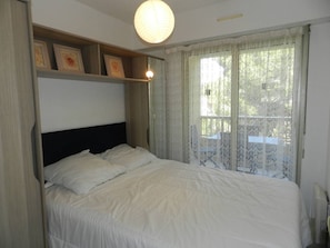 1 bedroom - Modern 2-Room Apartment in Bormes - Terrace and Parking (Bormes-les-Mimosas)
