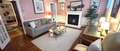 House, 1 Bedroom | Living area | Smart TV