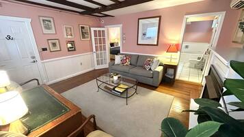 House, 1 Bedroom | Living area | Smart TV