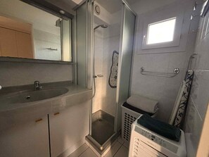 Bathroom - 3-room duplex with terrace and parking, near the beach (La Tranche-sur-Mer)