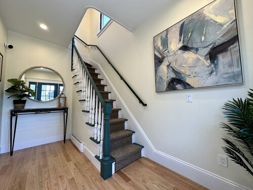 Downtown Newport Gem 1br W/ Parking & Prime Spot 1 Bedroom Apts