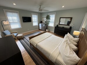 Apartment, 1 Bedroom | 1 bedroom, free WiFi - Downtown Newport Gem 1br W/ Parking & Prime Spot 1 Bedroom Apts (Newport)