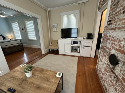 Exposed Brick Suite 1 Bed/ 1 Bath/ Pullout Sofa 1 Bedroom Apts