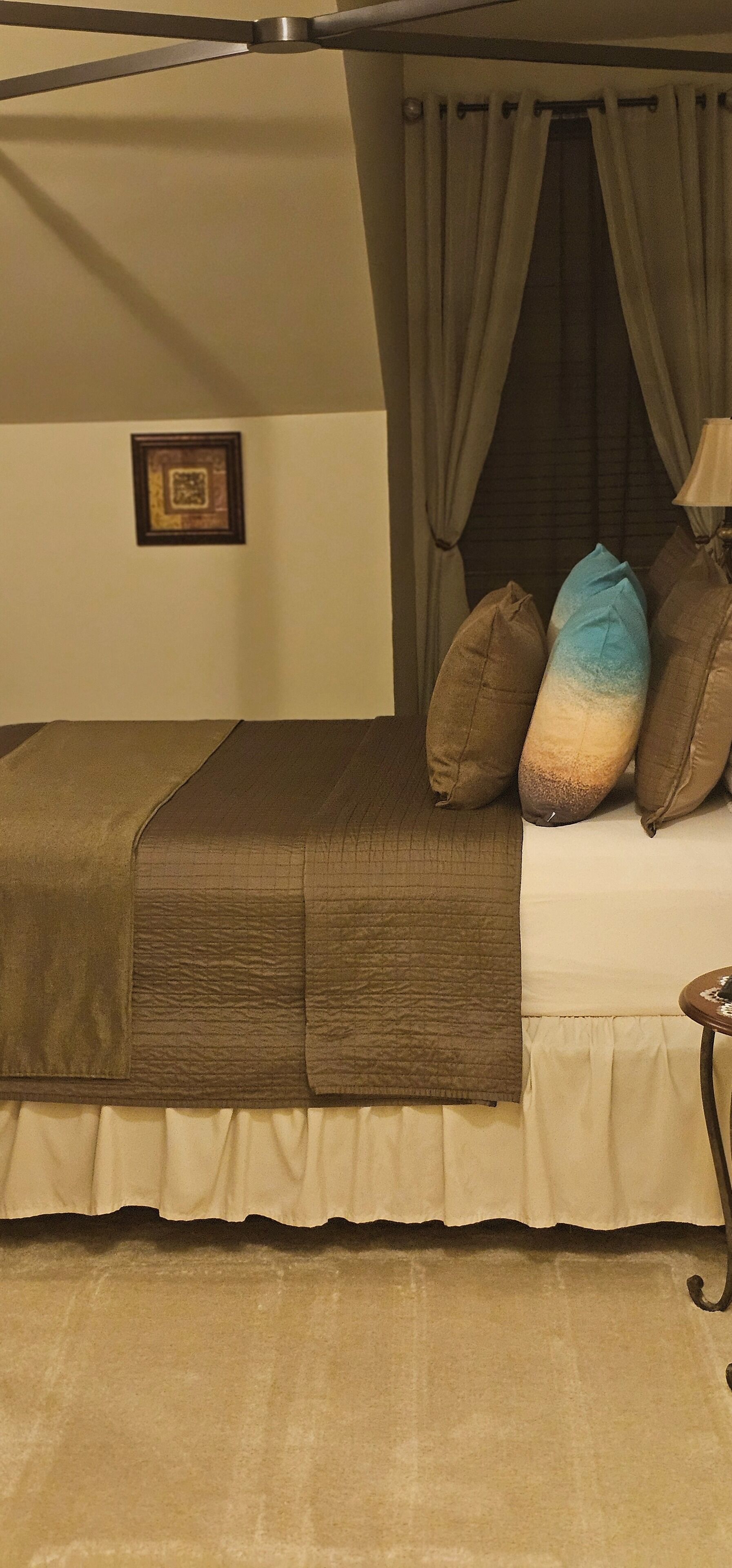 Iron/ironing board, WiFi, bed sheets