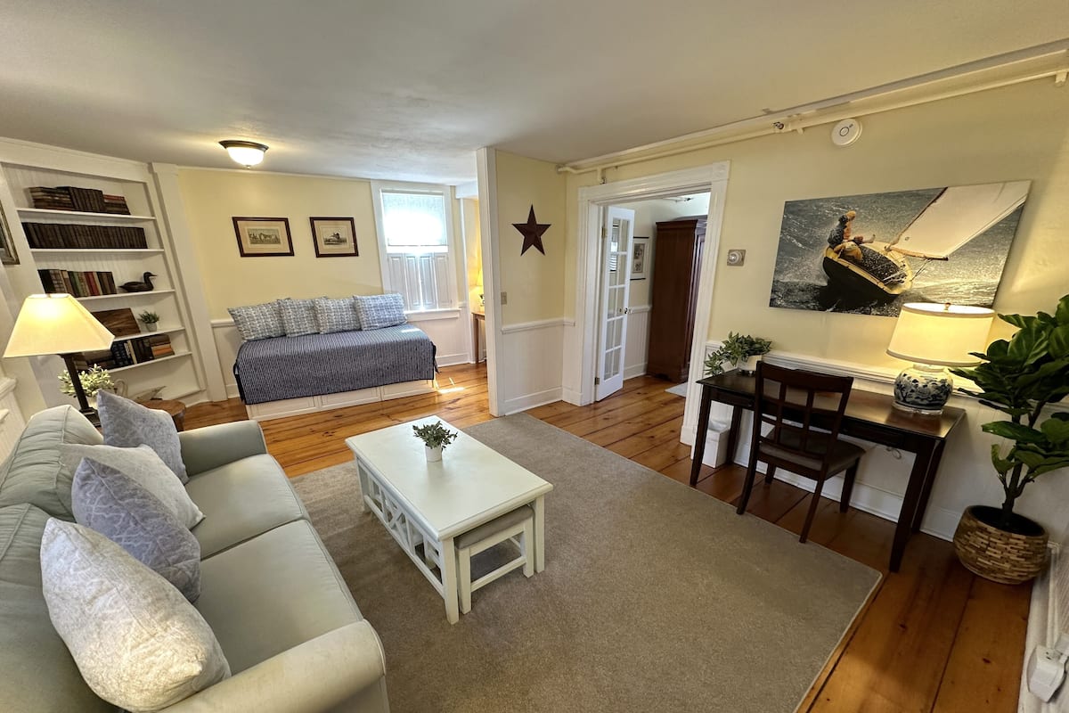 House, 1 Bedroom | Living area | Smart TV