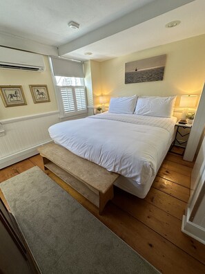 House, 1 Bedroom | 1 bedroom, free WiFi - Spacious Three Room Suite Downtown Newport #16 1 Bedroom Home (Newport)