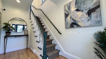 House, 5 Bedrooms | Interior