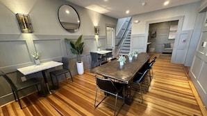 House, 2 Bedrooms | Tempat makan