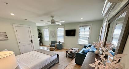Downtown Newport 1br Suite W/ Parking & Ensuite - Unit 3 1 Bedroom Apts