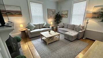 Apartment, 1 Bedroom | Living area